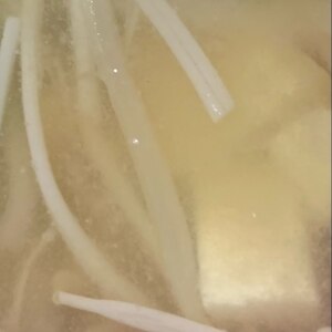 豆腐とえのき茸の味噌汁